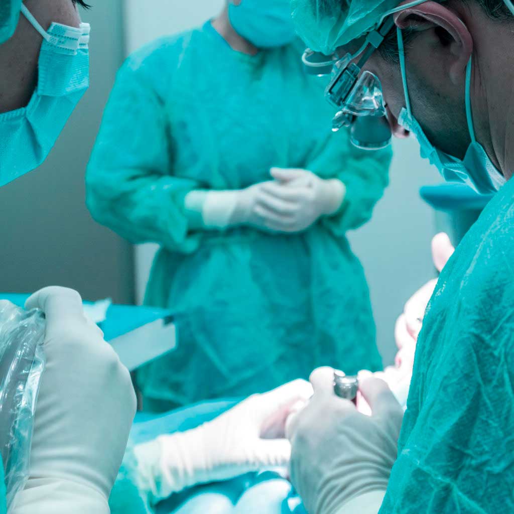 Cirugía dental en clínica Blanco Ramos