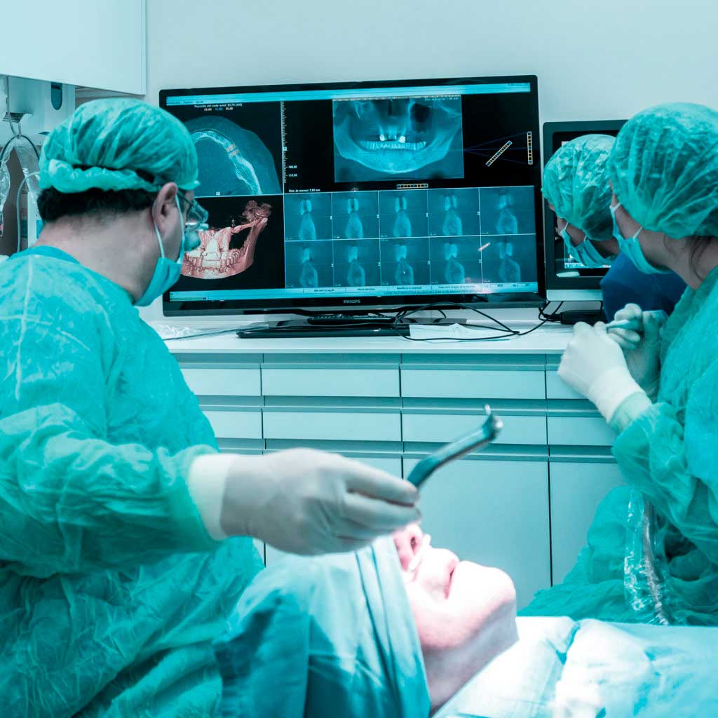 Cirugía dental en Blanco Ramos